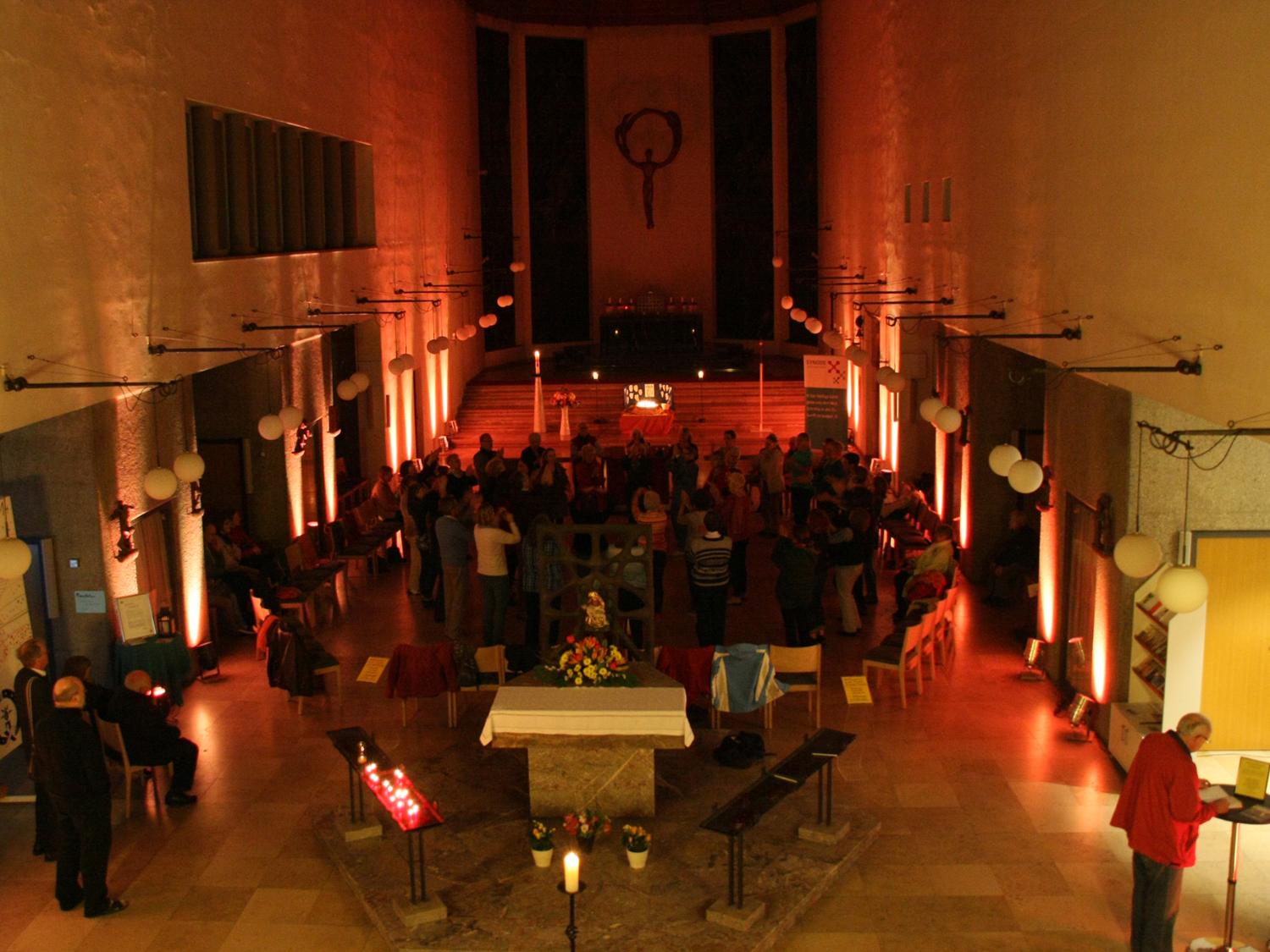 Im letzten Jahr lockten die 'Tänze des universellen Friedens' viele Besucherinnen und Besucher in die Citykirche. Nur eines der vielen Angebote während der Nacht der offenen Kirchen.