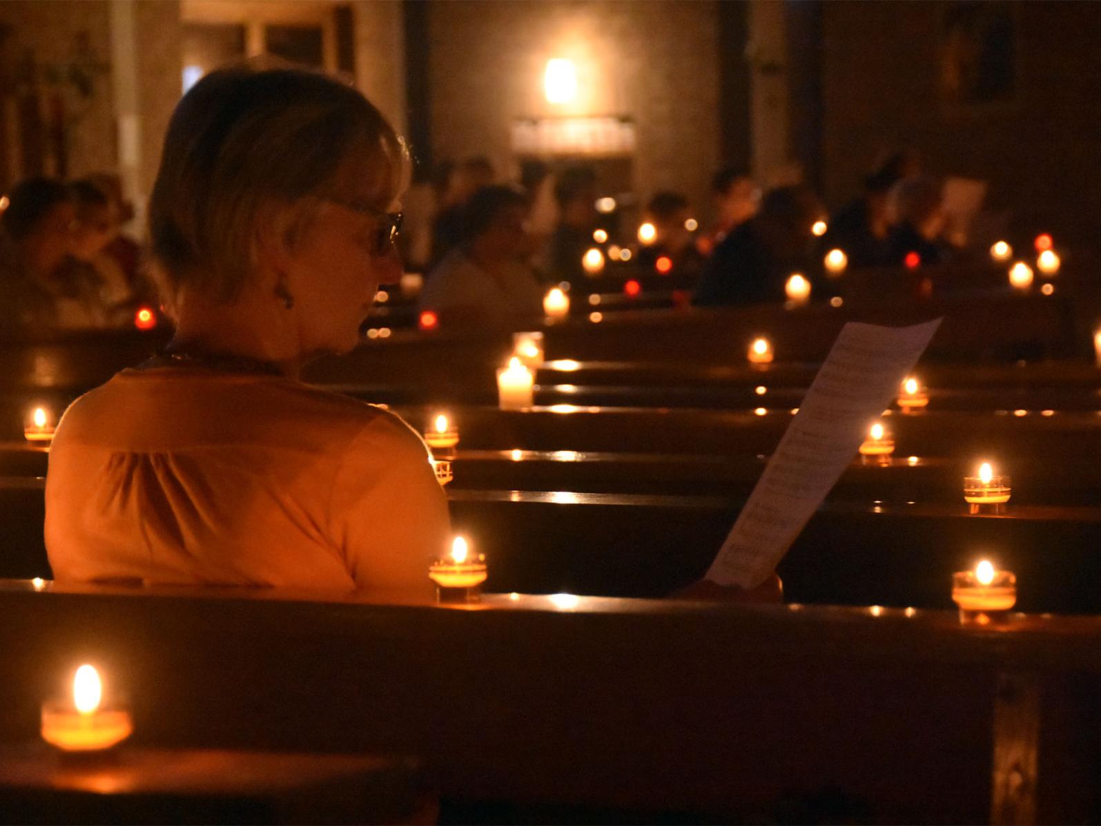 Beeindruckende Atmosphäre in St. Paulus in Malstatt beim Taizé-Gebet.