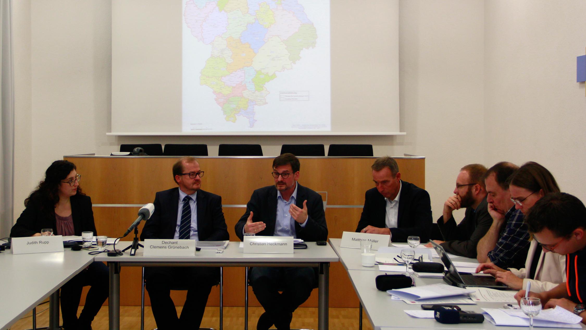 Bei einer Pressekonferenz wurde der zweite Entwurf zur Raumgliederung vorgestellt.