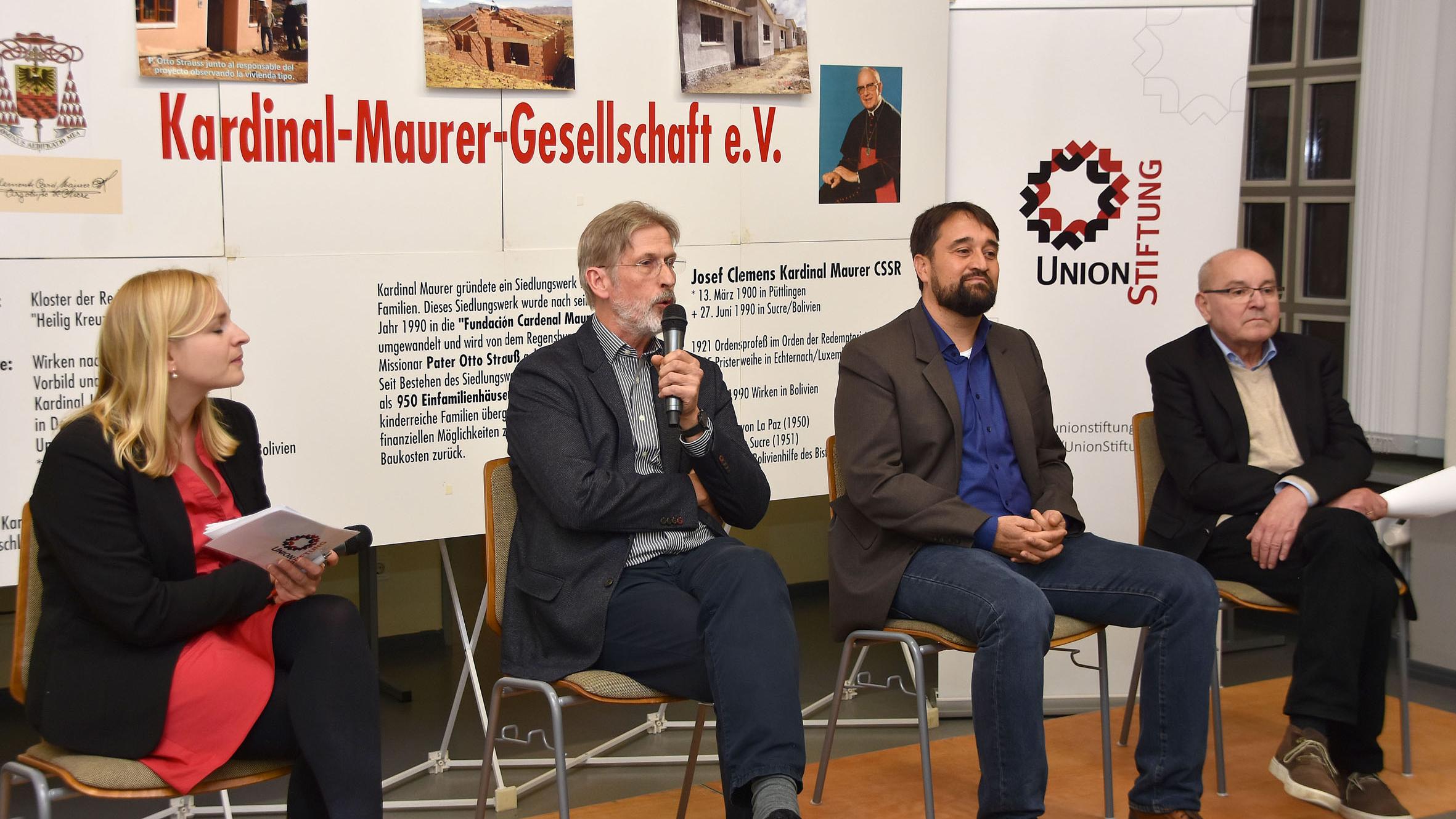 vlnr: Moderatorin Nelly Theobald, Ludwig Kuhn, Dr. Michael Meyer, Dr. Anton Markmiller (Foto: Hans Georg Schneider)