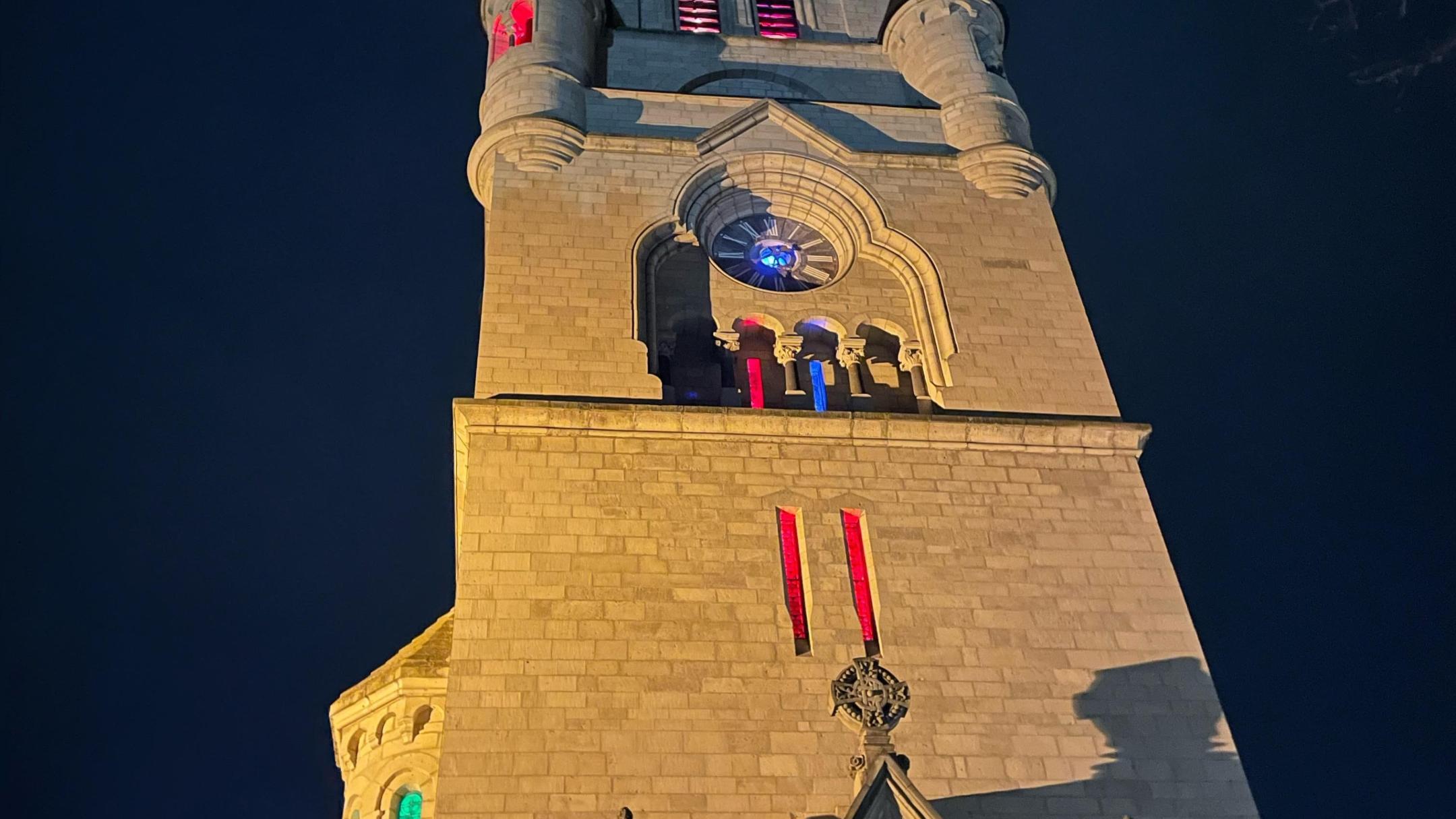 Mehr als 90 Scheinwerfer illuminieren die Rosenkranzkirche