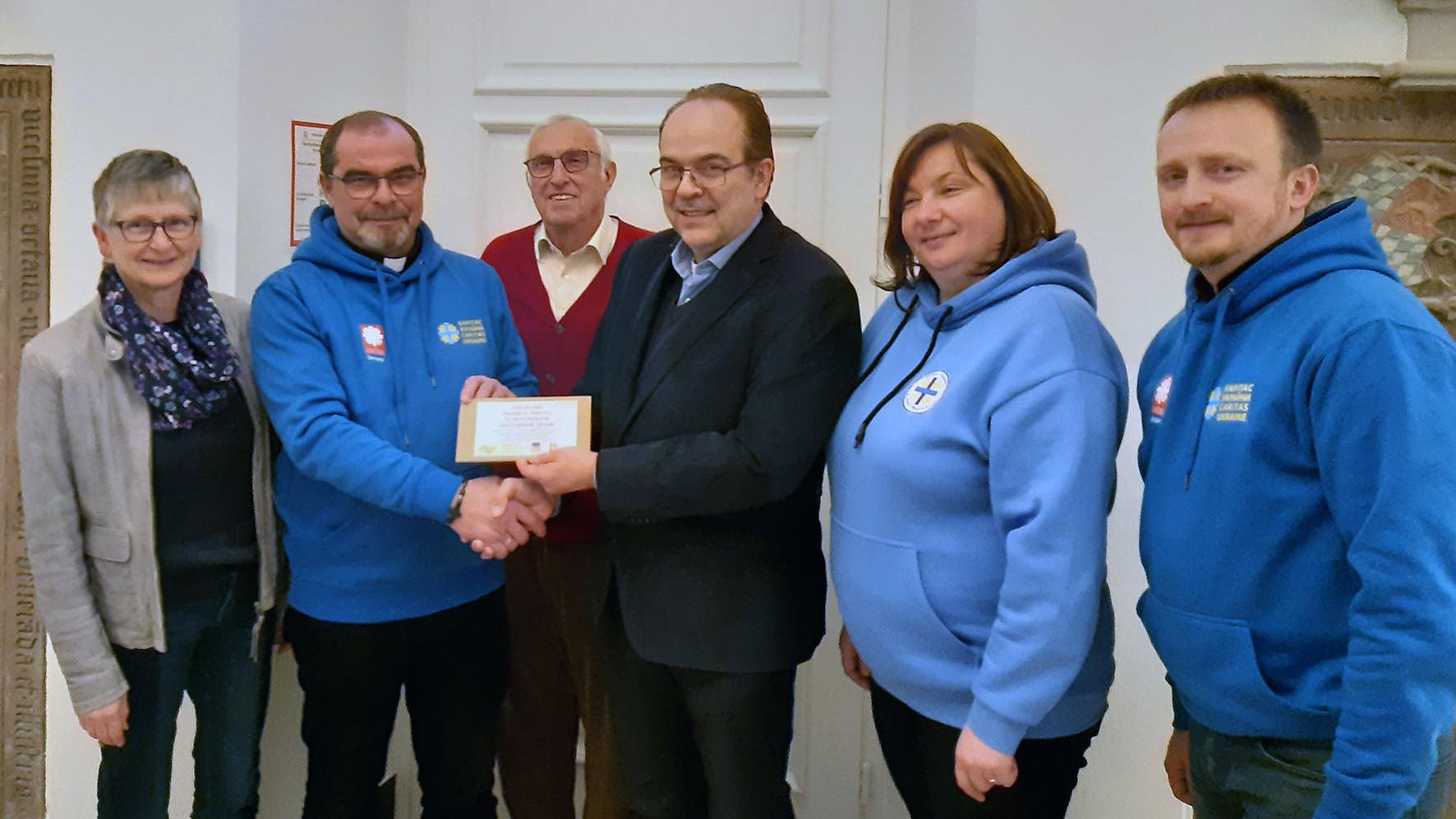 Vertreter der Pfarrei St. Maternus, Trier-Heiligkreuz, und des DiCV Trier mit den Caritas-Kollegen aus Ivano-Frankivsk.