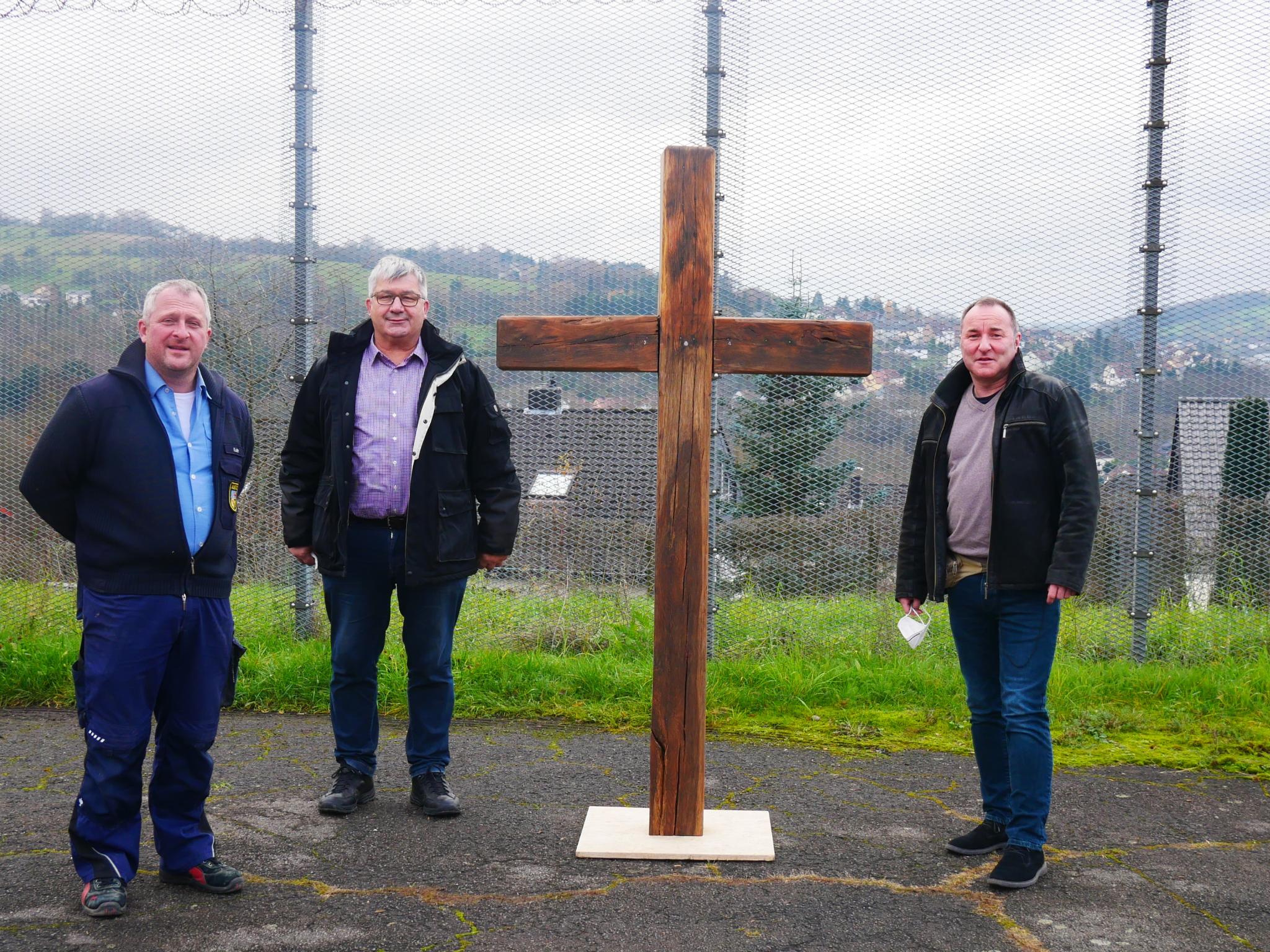 Schreinermeister Uli Kuhn; Personalratsvorsitzender und Ortsvorsteher von Morscholz, Markus Wollscheid, Pastoralreferent und Gefängnisseelsorger Hans-Jürgen Schneider (vlnr).