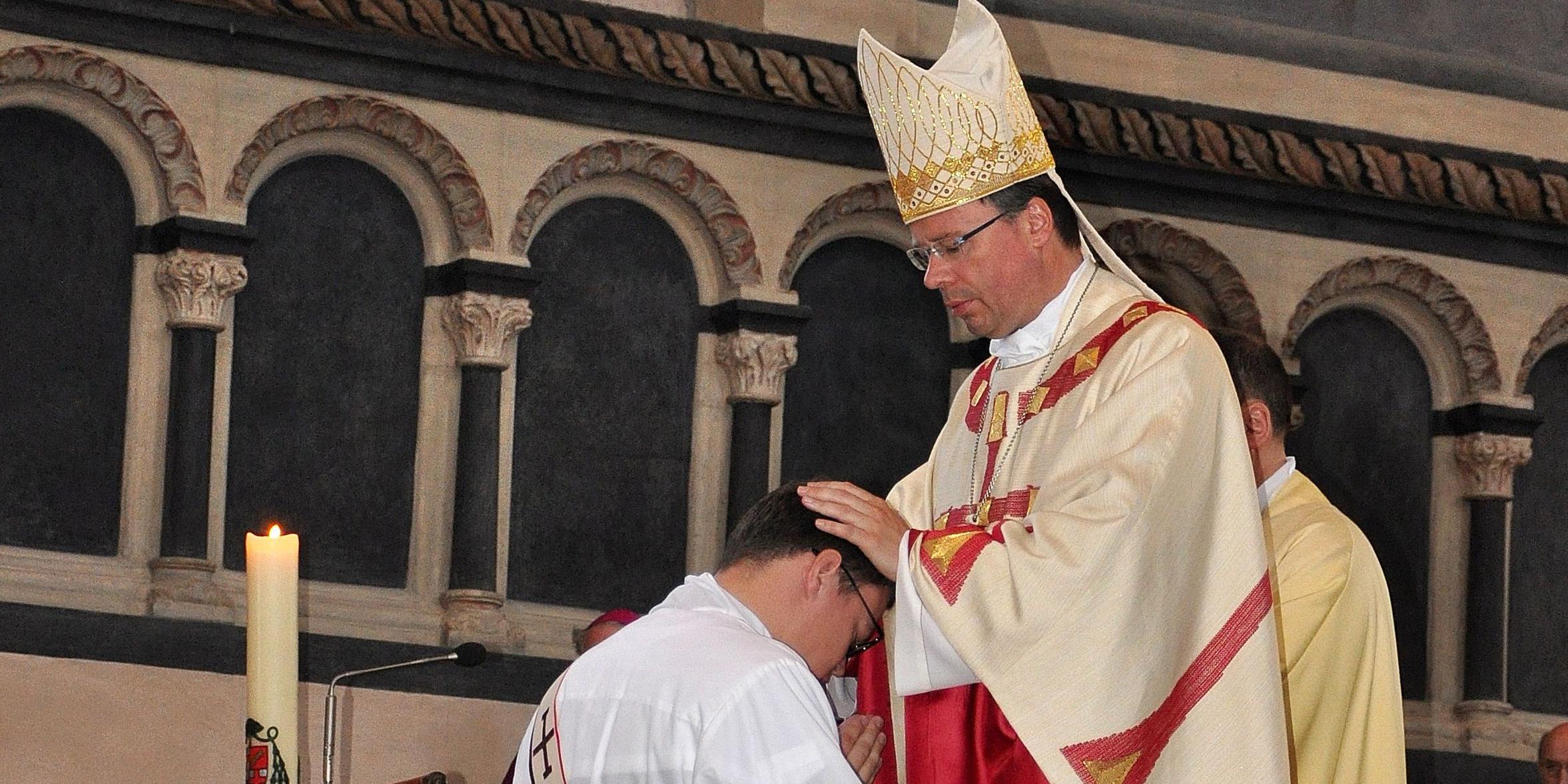 Zwei Diakone wird Bischof Ackermann zum Priester weihen.