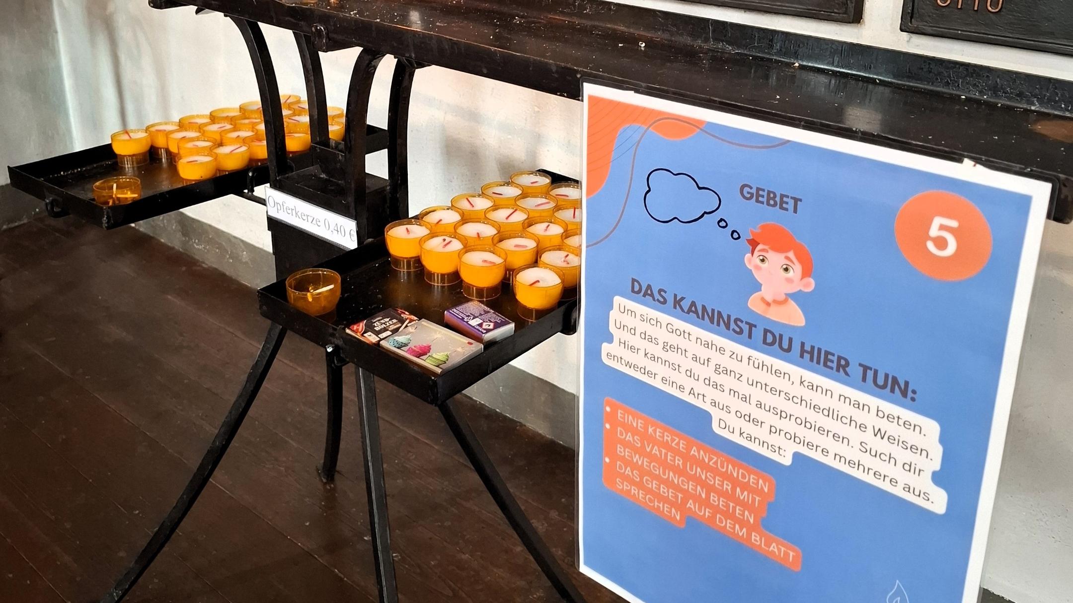 An dieser Station des Familienparcours können die Teilnehmenden ein Gebet sprechen und eine Kerze anzünden