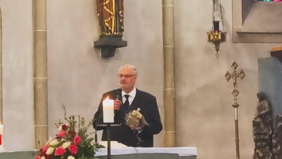 Werner Steines spricht im Verabschiedungsgottesdienst