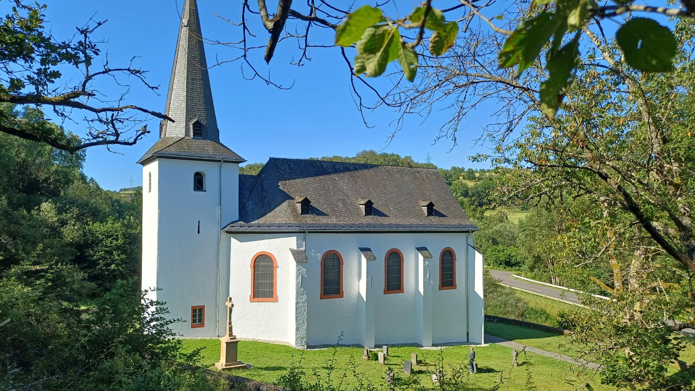 Ansicht der Walholkirche nach der Außenrenovierung 2024