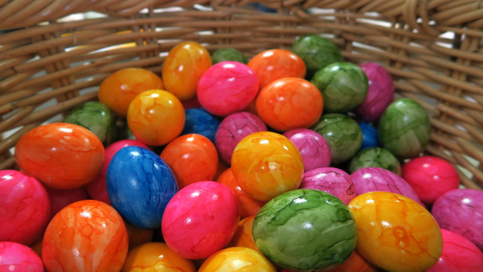 viele-farben-zu-ostern_by_Christiane-Raabe_pfarrbriefservice