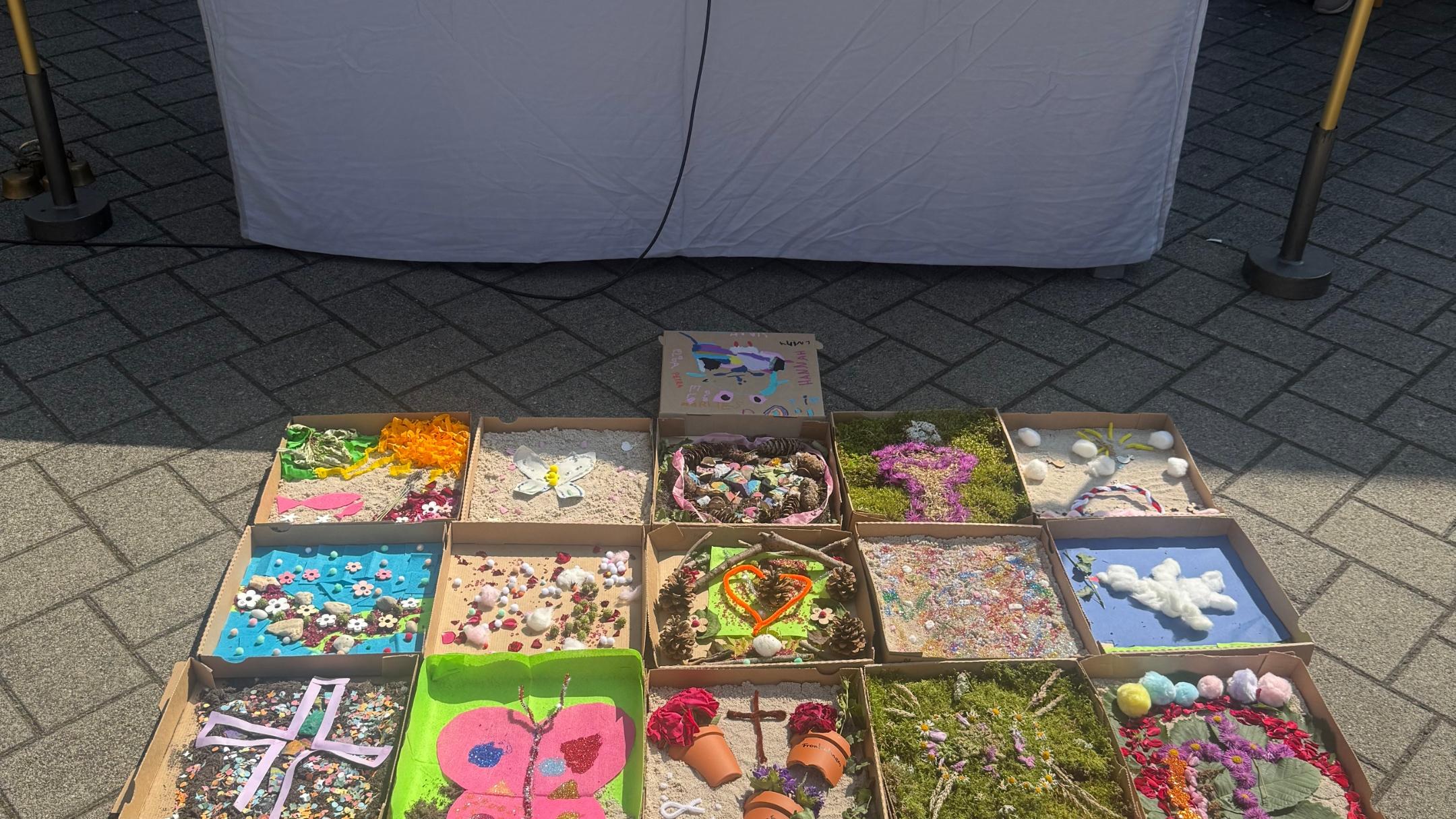 Pizzakartons Mosaik Altar