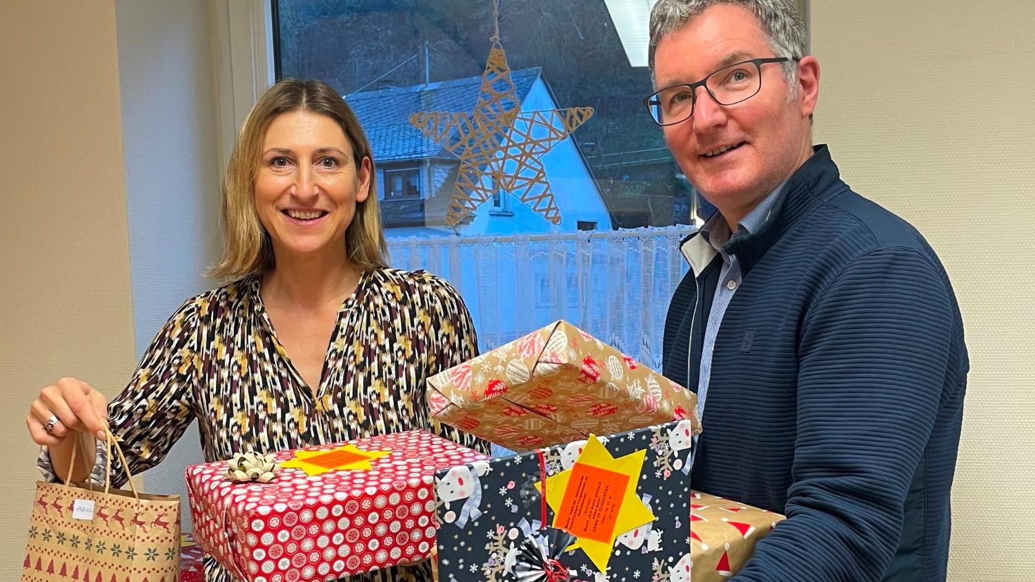 Tanja Müller und Andreas Esch vom örtlichen Caritasverband hoffen auch in diesem Jahr auf eine rege Beteiligung bei der Wunschsternaktion