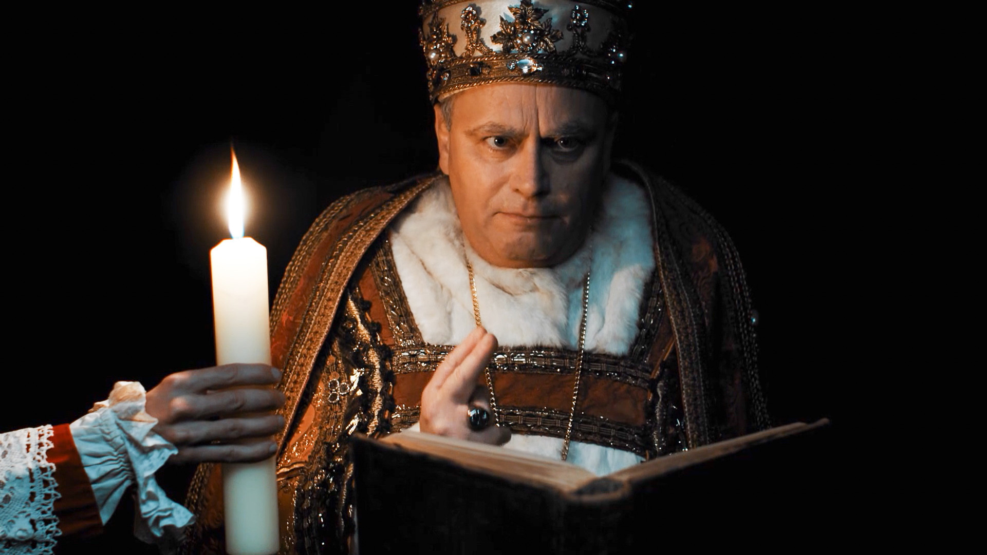 Papst Pius IX. (Otto Jankovich) verkündete das Unfehlbarkeitsdogma im von Unwettern verdunkelten Petersdom.