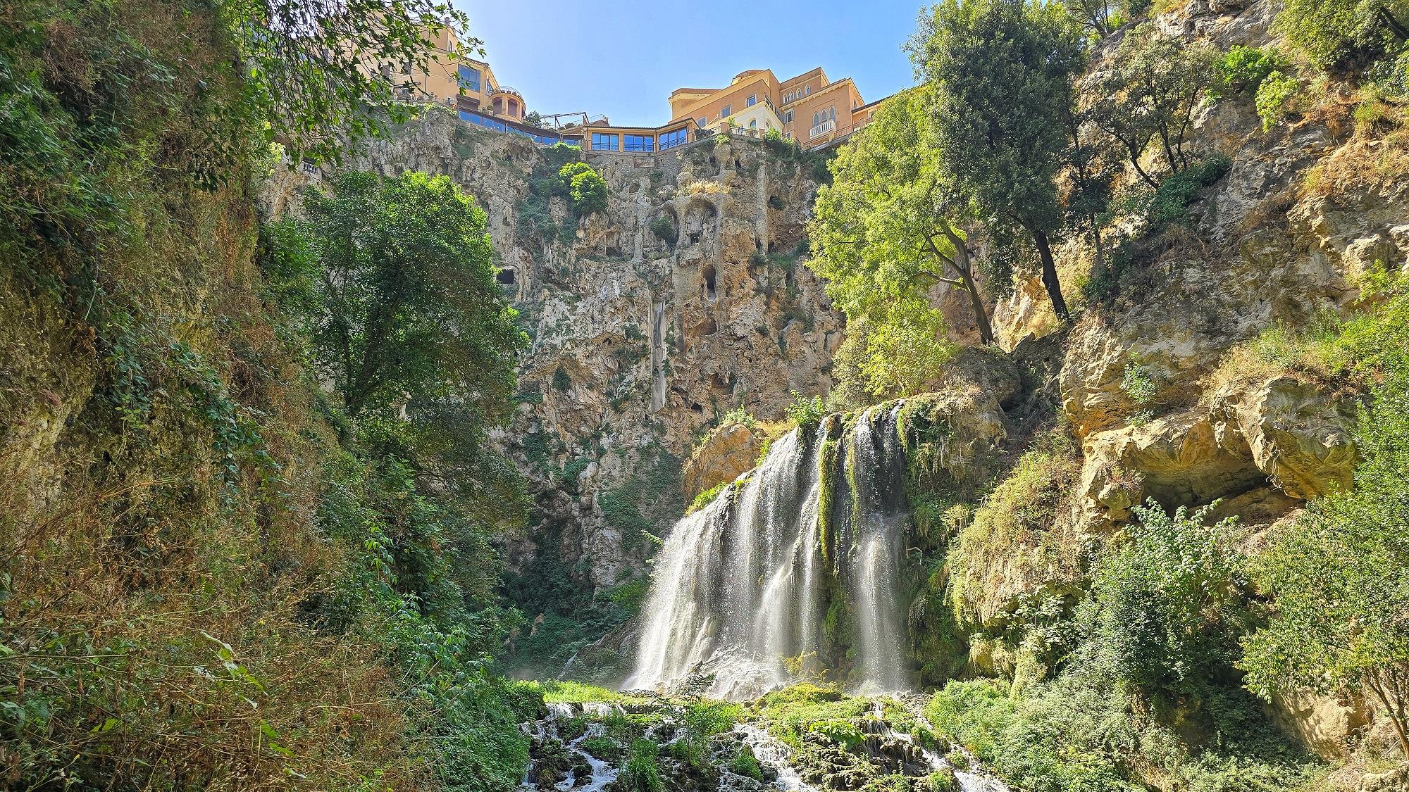 Wasserfälle (Cascatelle), Höhlengänge und Grotten unterhalb der Villa Gregoriana in Tivoli.