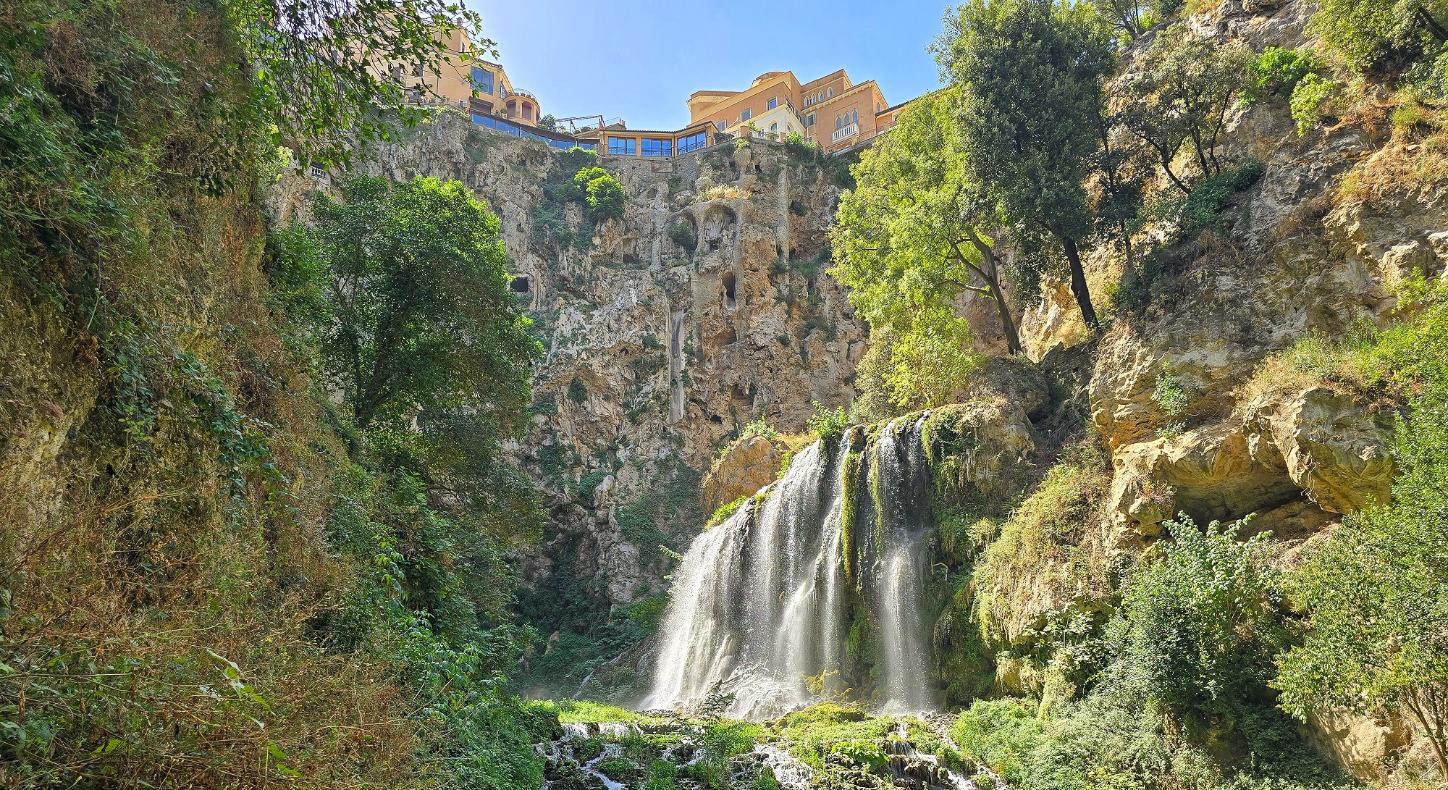 Wasserfälle (Cascatelle), Höhlengänge und Grotten unterhalb der Villa Gregoriana in Tivoli.