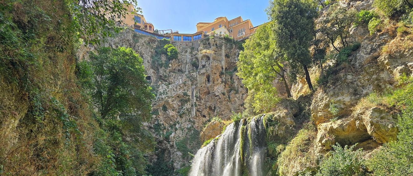 Wasserfälle (Cascatelle), Höhlengänge und Grotten unterhalb der Villa Gregoriana in Tivoli.