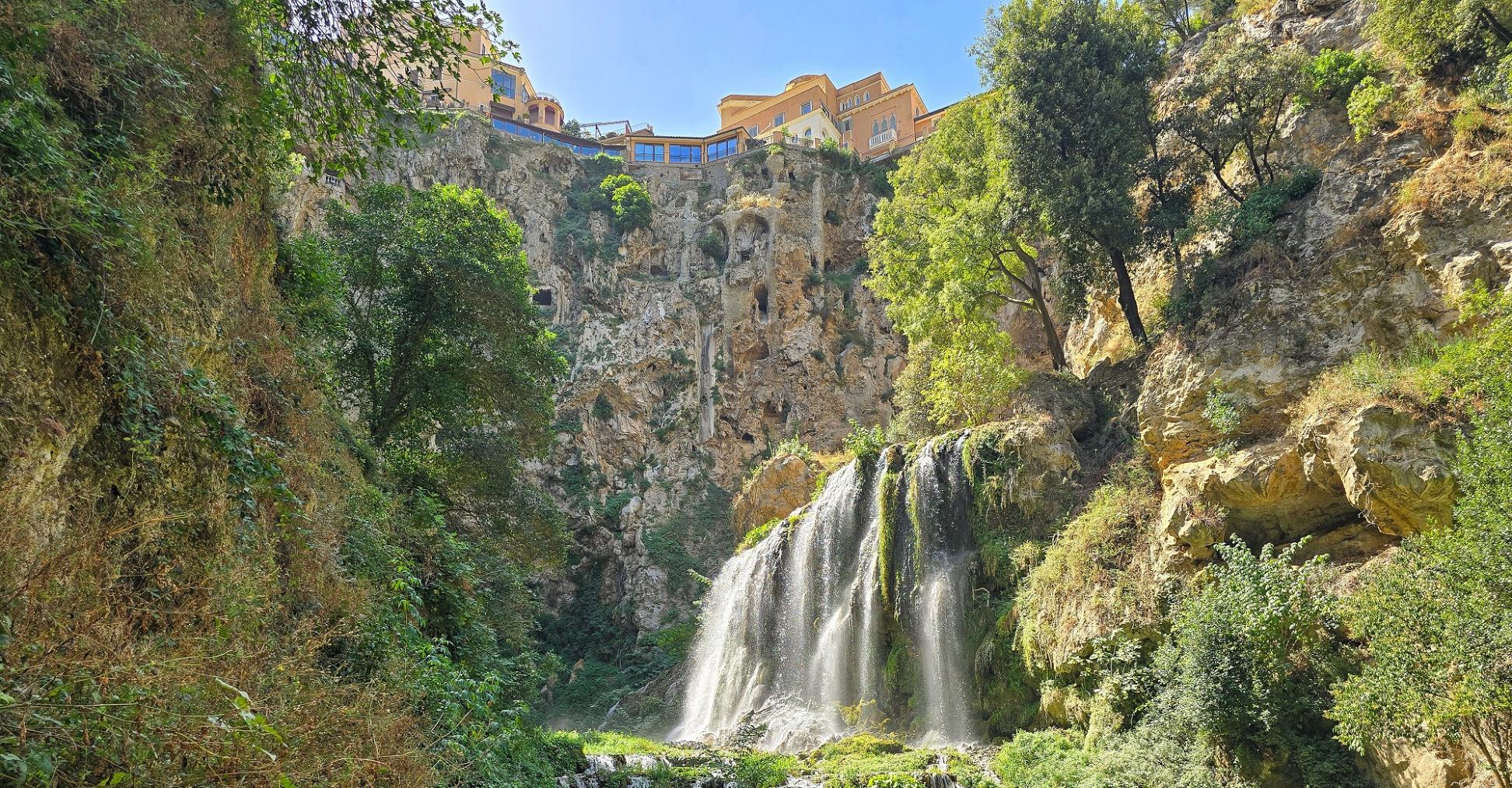 Wasserfälle (Cascatelle), Höhlengänge und Grotten unterhalb der Villa Gregoriana in Tivoli.