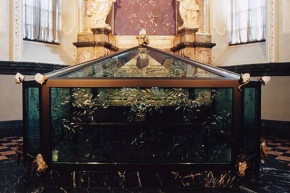 Glasschrein in der Heilig Rock-Kapelle