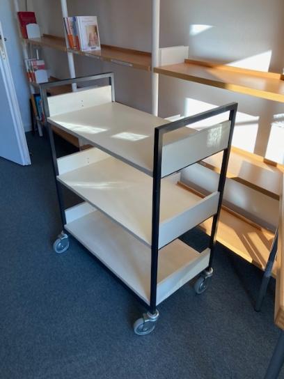 Bücherwagen
