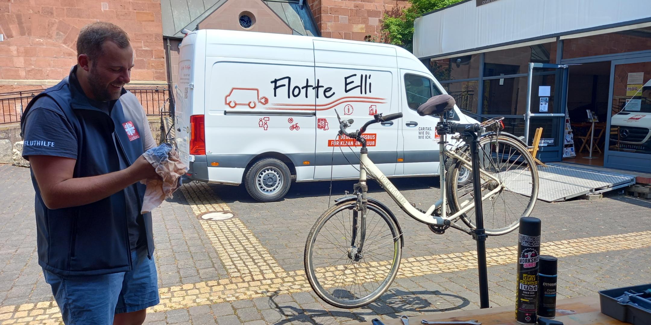 Die „Flotte Elli“ mit der Fahrradwerkstatt in Trier-Ehrang. Foto: Caritasverband Diözese Trier