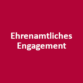 Ein dunkelrotes Feld mit den Worten Ehrenamtliches Engagement