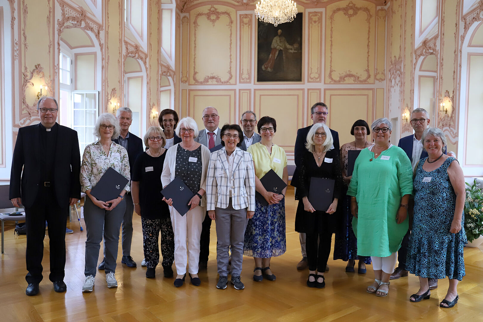 Gruppenfoto zusammen mit Bischof Ackermann (links)