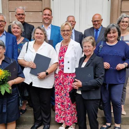 Gruppenfoto-Ehrenamtliche-Begraebnisdienst_Foto-Michaela-Tholl (c) Michaela Tholl Gruppenfoto-Ehrenamtliche-Begraebnisdienst_Foto-Michaela-Tholl