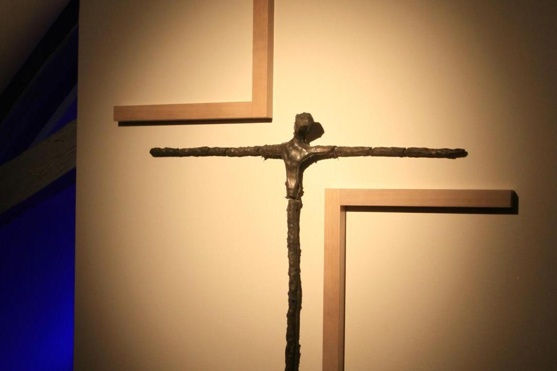 Kreuz im Gebetsraum Sankt Thomas