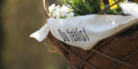 gesteck-friedhof2-von-catrin-lerch_pfarrbriefservice.jpg_48416 (c) catrin-lerch_pfarrbriefservice gesteck friedhof