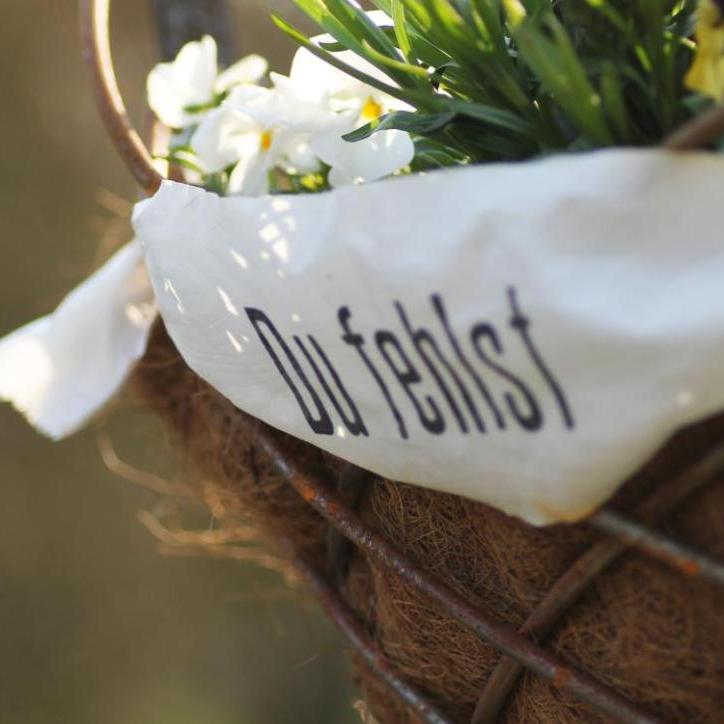 gesteck-friedhof2-von-catrin-lerch_pfarrbriefservice.jpg_48416 (c) catrin-lerch_pfarrbriefservice gesteck friedhof