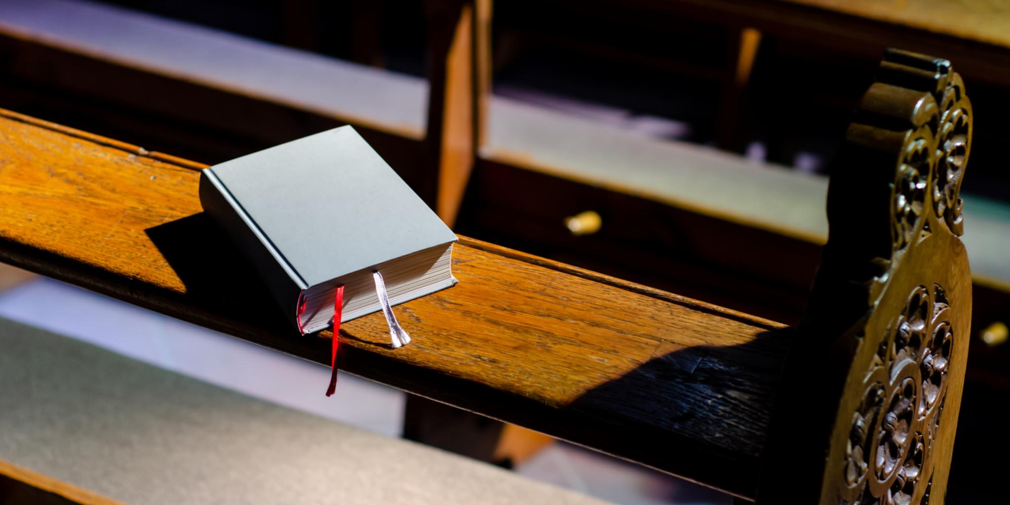 Gotteslob auf Kirchenbank