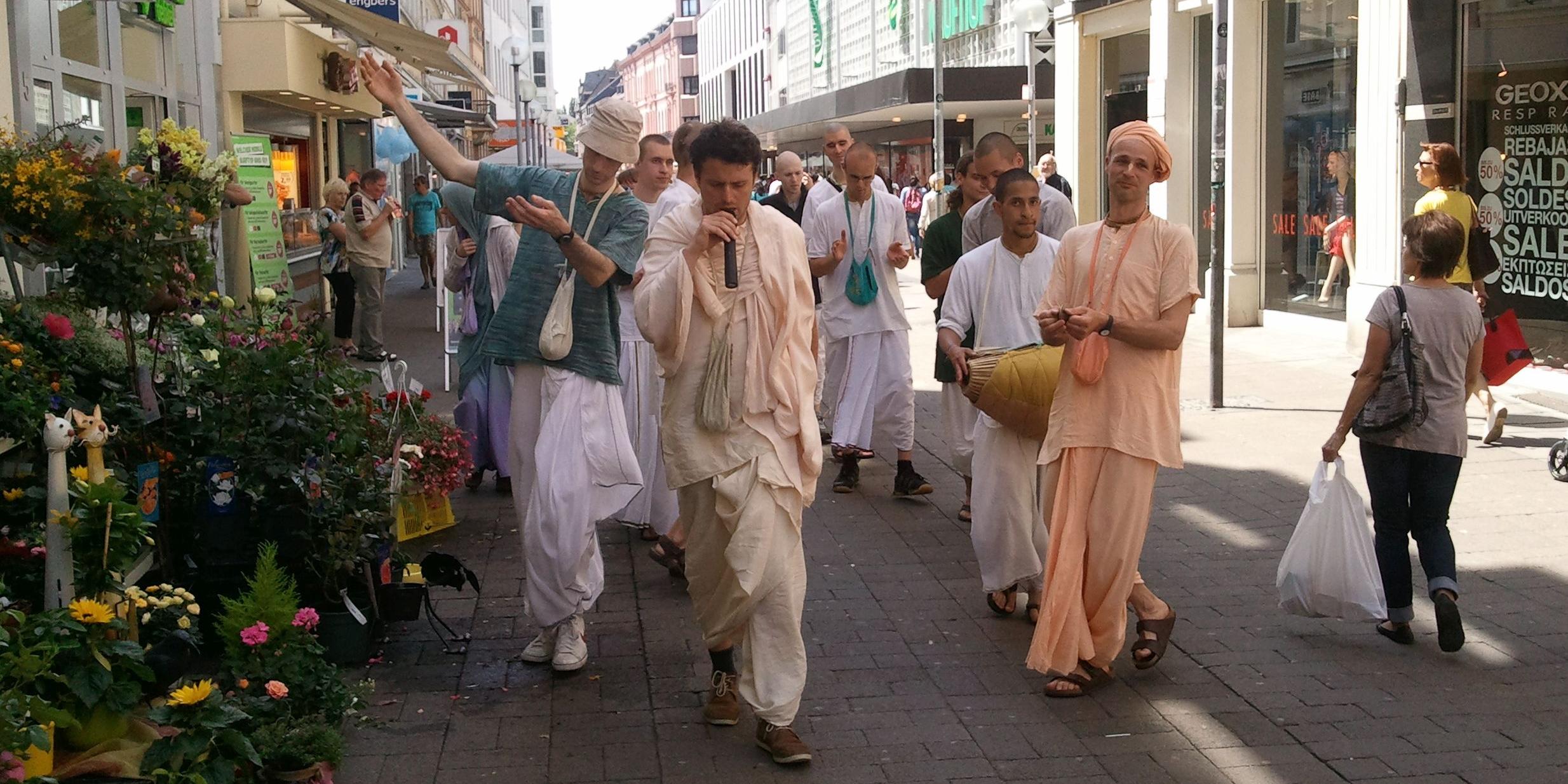 ISKCON-Anhänger In Trier (Juni 2013)