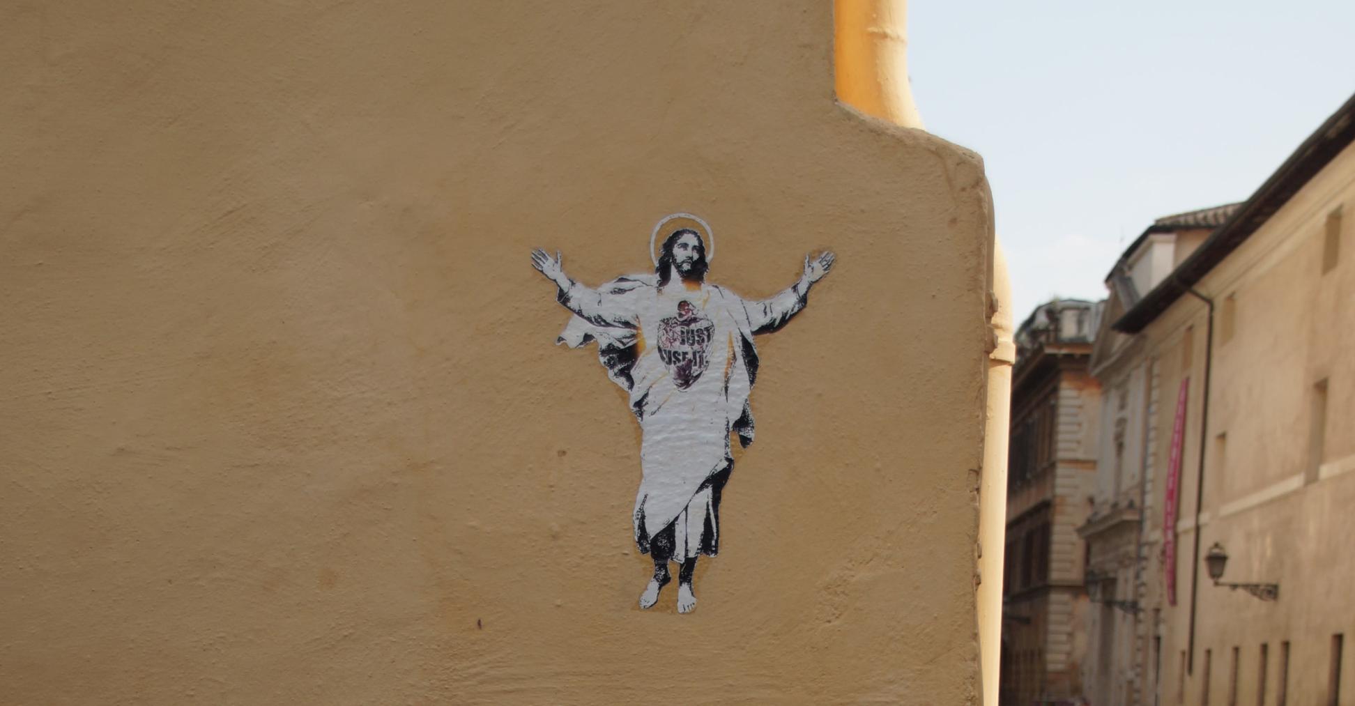 Zu sehen ist ein Jesus, der von einem Graffitikünstler auf eine Wand gesprüht wurde