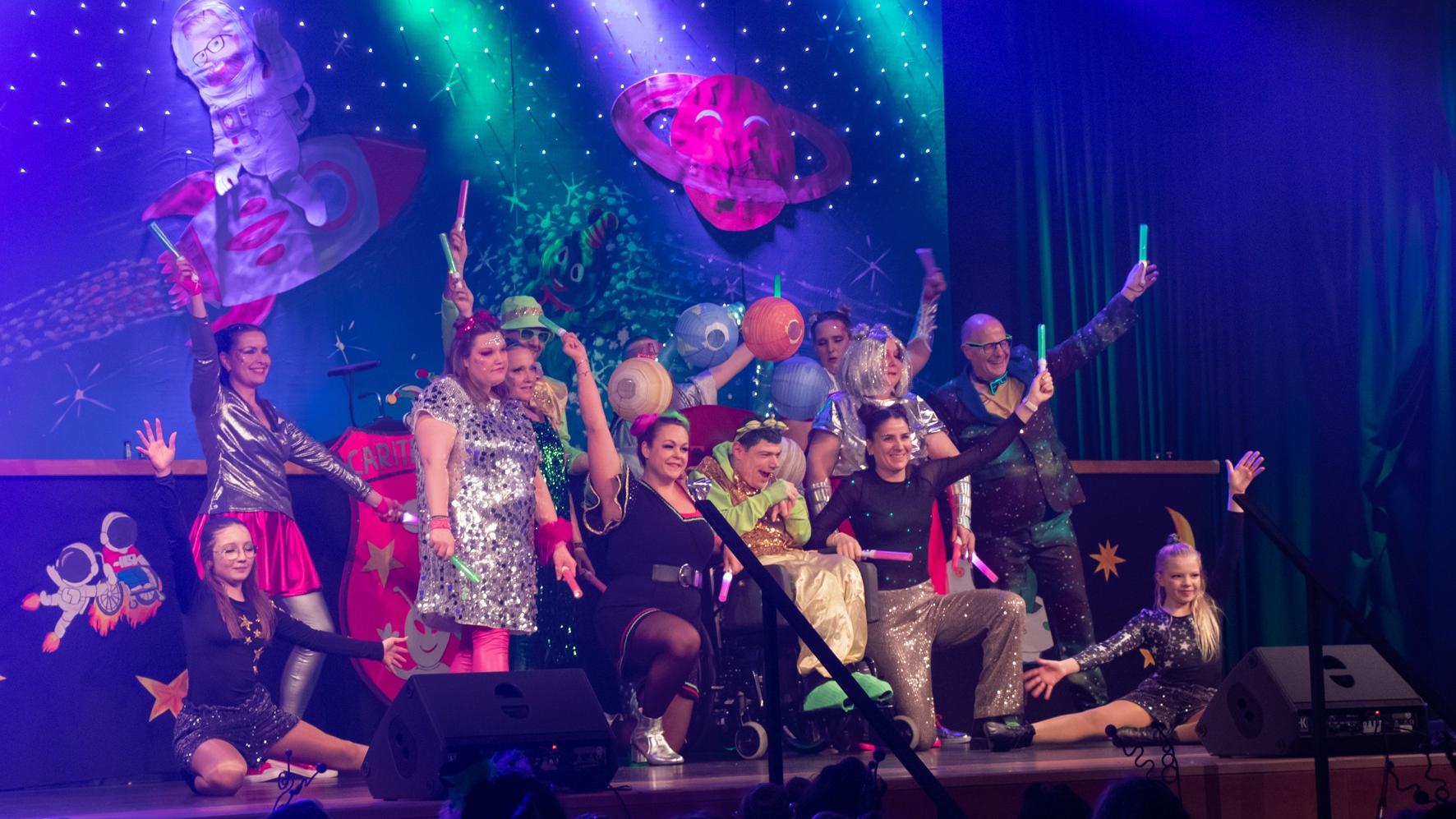 Darbietung von Sitzungspräsidentin und Mitgliedern des Elferrats