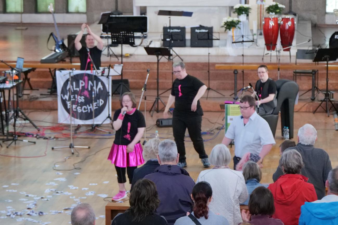 Band Alpina weiß Bescheid in Heiligkreuz (c) F. Hammes Auftritt der inklusiven Band Alpina Weiss Bescheid.