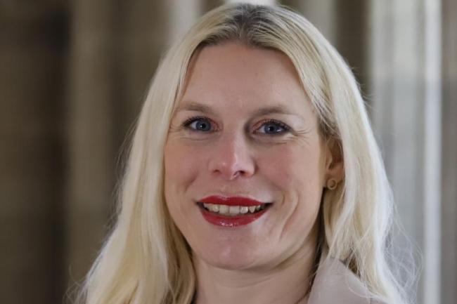 BildKathrinSchmitt.jpg_1357300260 (c) Inge Hülphes / Bistum Trier Portraitfoto von Kathrin Schmitt. Eine Frau mittleren Alters mit langen blonden Haaren lächelt in die Kamera.
