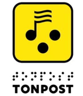 Das Bild zeigt das Logo der Tonpost, der Arbeitsstelle für BLinde und Sehbehindert im Bistum Trier. In einem gelben Quadrat sind drei schwarze Noten zu sehen. Links neben diesem Logo ist ein Mikrofon und ein Tonaufnahmegerät zu sehen.