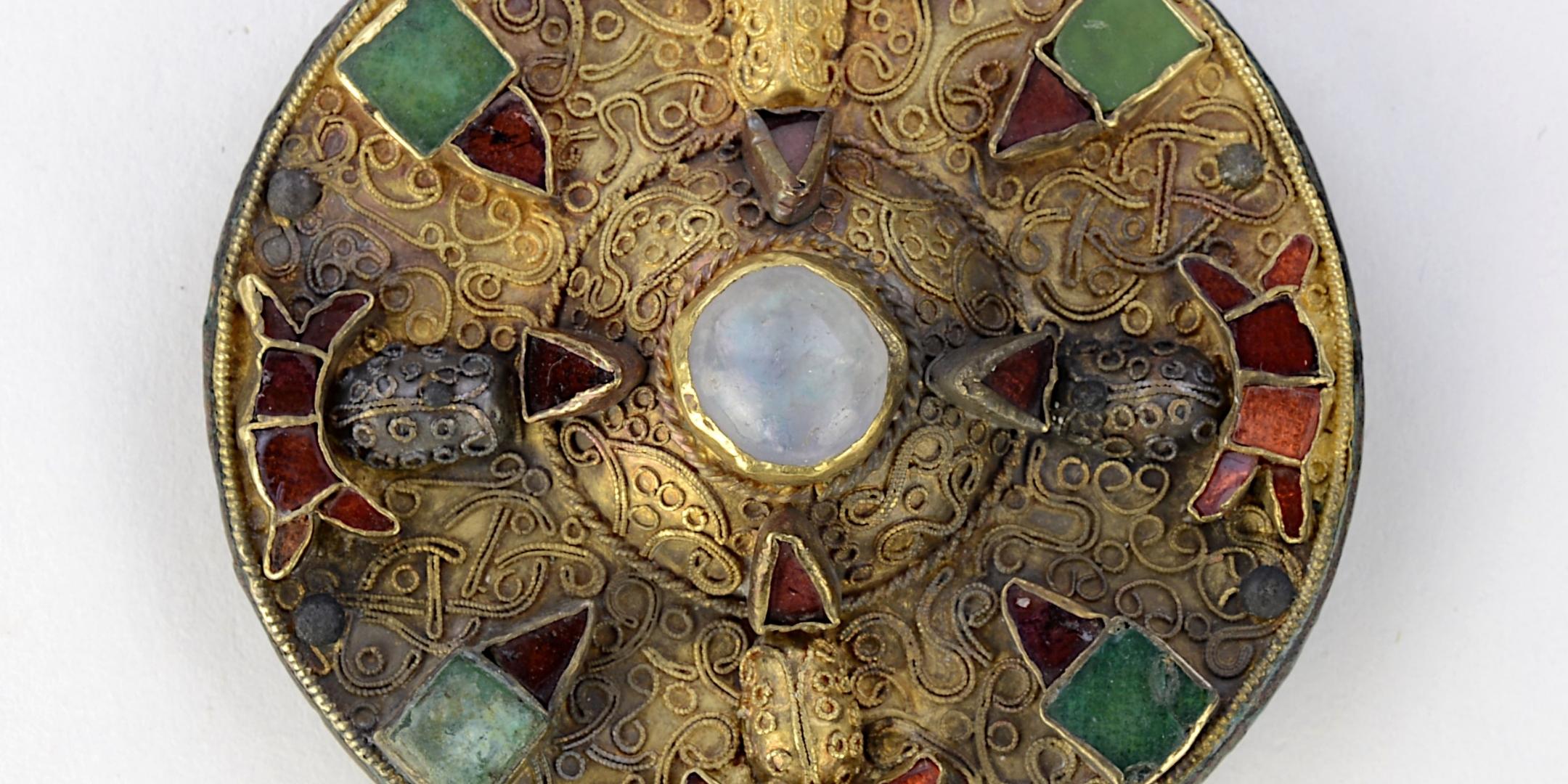 Goldscheibenfibel, 6./7. Jh. n. Chr., Museum am Dom
