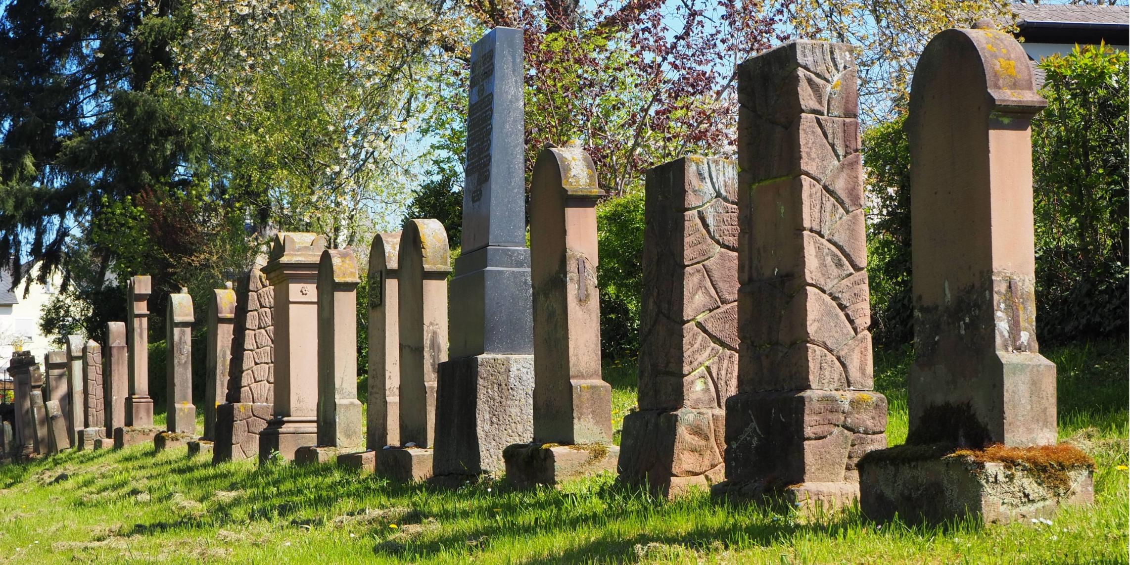 Grabreihe auf dem jüdischen Friedhof in Schweich