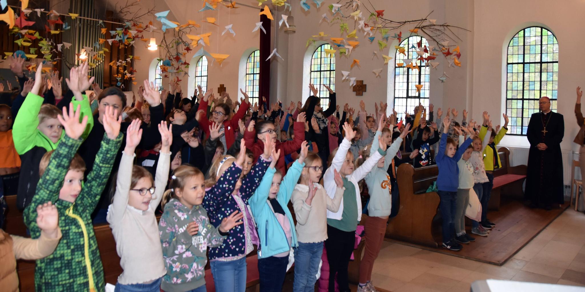 Erntedankgottesdienst mit den Grundschülern.
