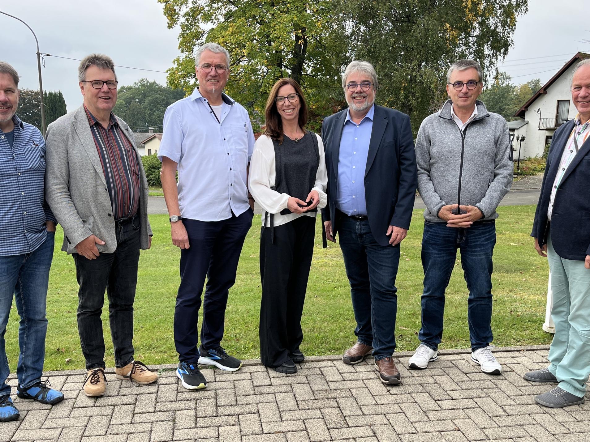 Markus Annen, Felix Tölle, Steffen Stutz, Dr. Judith Behr, Bruno Schrage, Hermann-Josef Mayers, Carlo Fischer-Peitz (von links nach rechts).  Die Mitglieder der AG Sprecher*innen mit dem Referenten Bruno Schrage,  Referent für Caritaspastoral und Grundsatzfragen beim Diözesan-Caritasverband für das Erzbistum Köln e. V.  Aus der AG Sprecher*innen entschuldigt waren Judith Pesch und Doris Hormesch.
