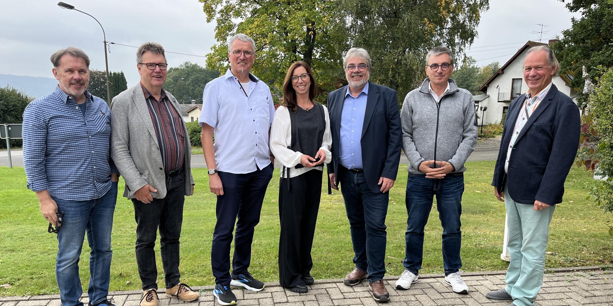 Markus Annen, Felix Tölle, Steffen Stutz, Dr. Judith Behr, Bruno Schrage, Hermann-Josef Mayers, Carlo Fischer-Peitz (von links nach rechts).  Die Mitglieder der AG Sprecher*innen mit dem Referenten Bruno Schrage,  Referent für Caritaspastoral und Grundsatzfragen beim Diözesan-Caritasverband für das Erzbistum Köln e. V.  Aus der AG Sprecher*innen entschuldigt waren Judith Pesch und Doris Hormesch.