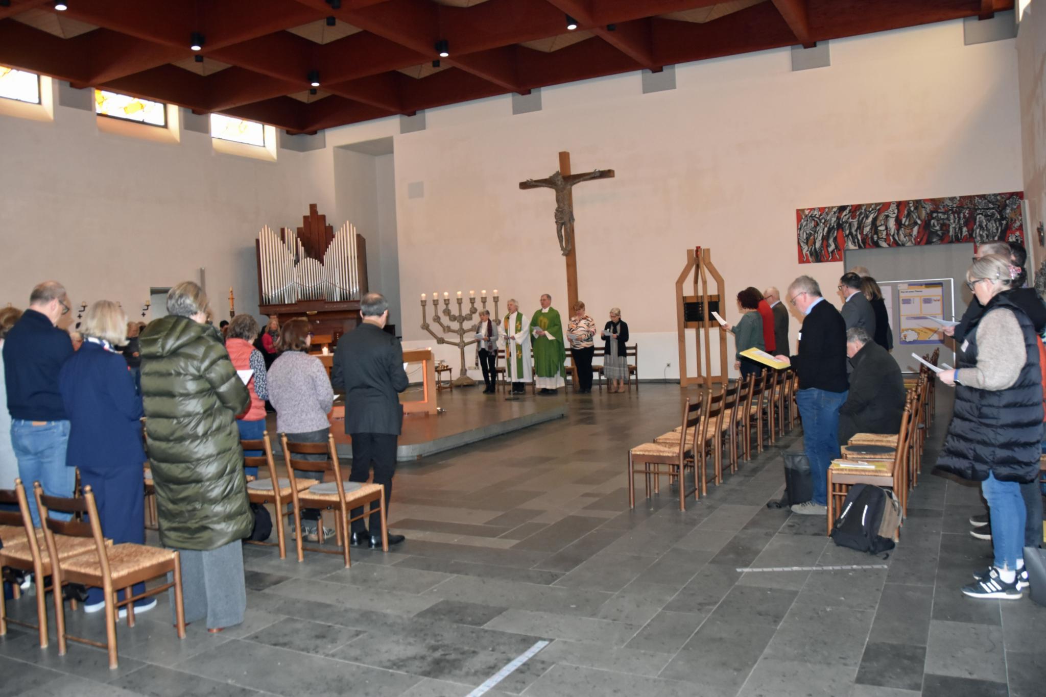 Vor der Synodalversammlung feierten die Teilnehmenden eine Messe mit Generalvikar von Plettenberg.