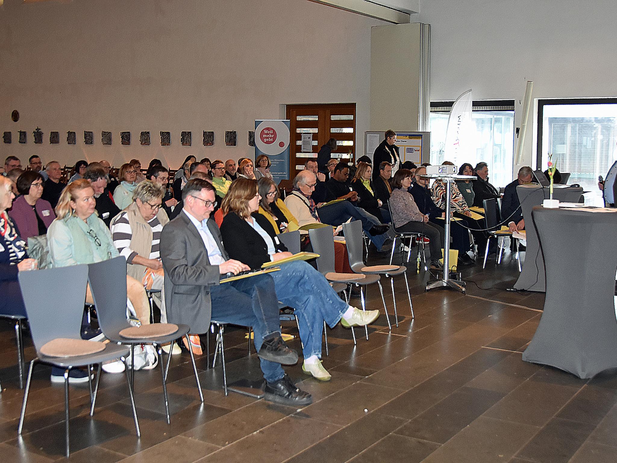 Rund 90 Menschen waren zur zweiten Synodalversammlung nach Köllerbach gekommen.