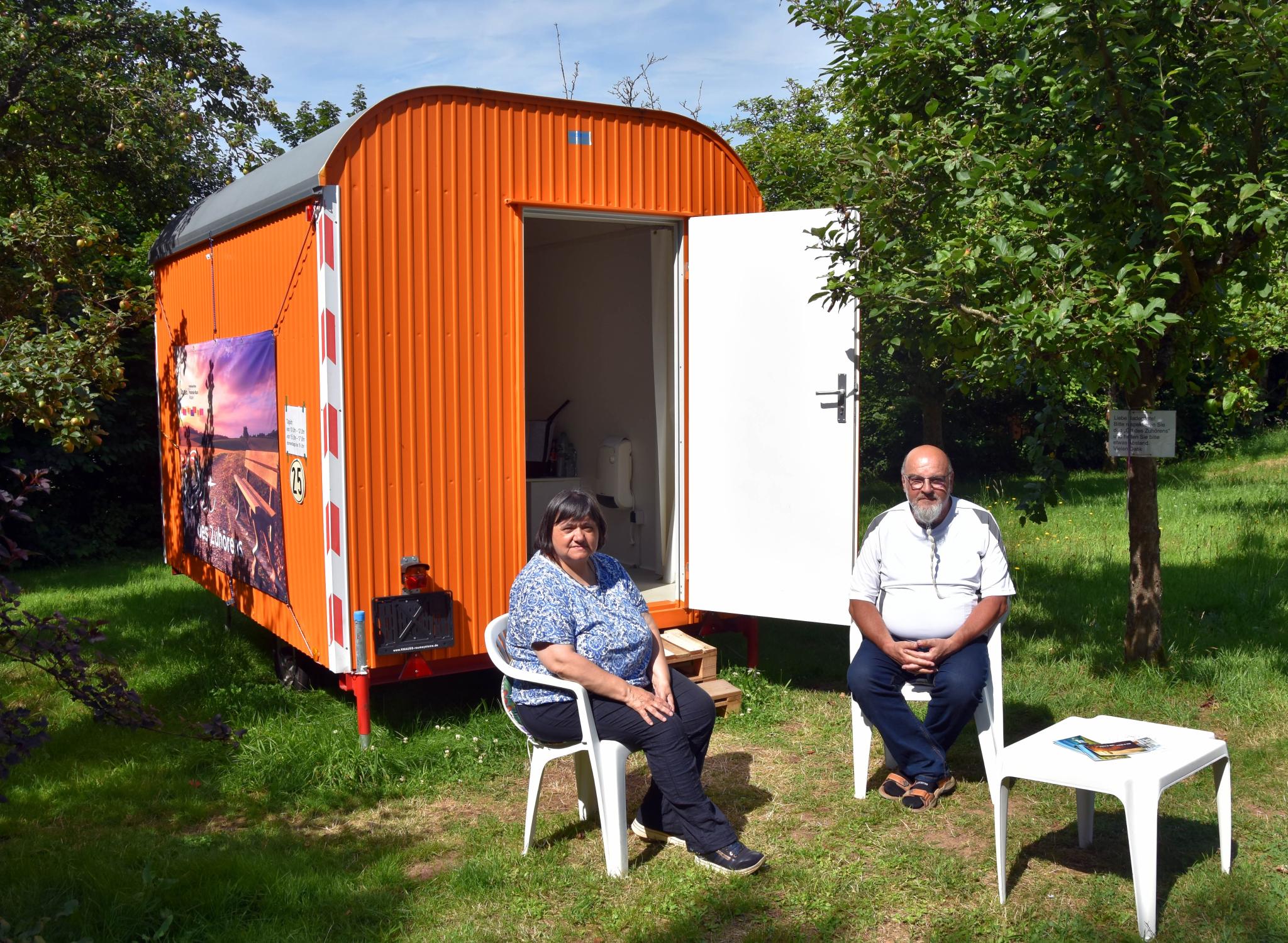 Schenken Menschen ein offenes Ohr: Gemeindereferentin Barbara Jung und Aloysius Fehr.