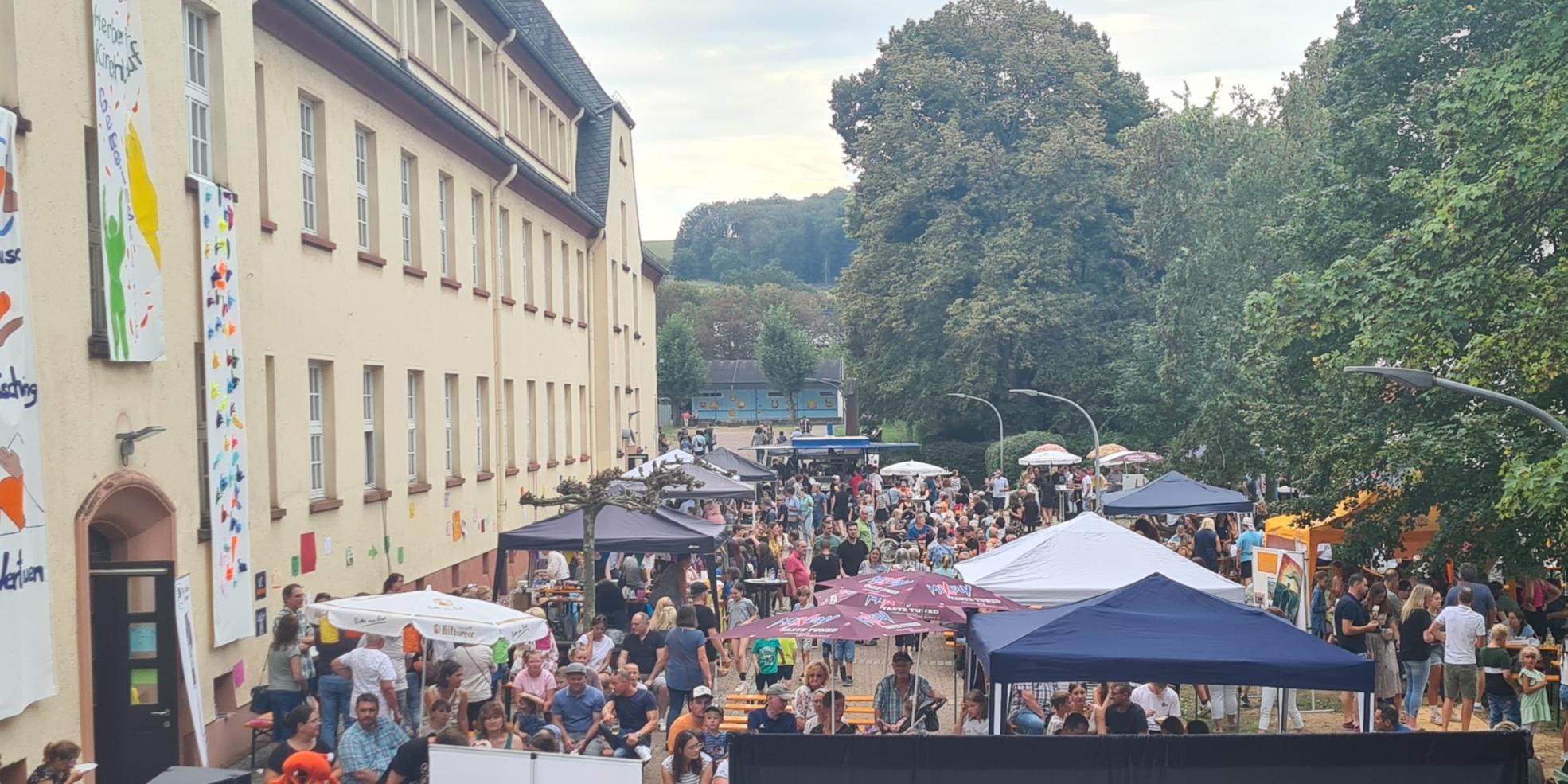 Die Nikolaus-Groß-Schulen in Lebach feierten ihr 45-jähriges Bestehen mit einem großen Fest.