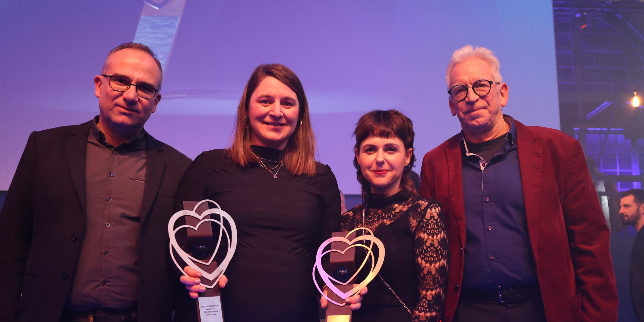 Die Ökumenische Jury beim Max-Ophüls-Filmfestival 2024 mit Filmemacherin Sarah Neumann (2.v.l.): Giorgi Abashishvili, Sabrina Maas, Philipp Huch-Hallwachs (v.l.).