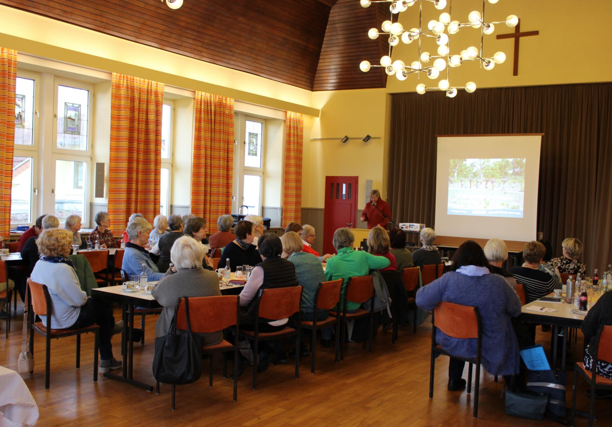 40 Teilnehmerinnen nahmen in Elversberg Anregungen und Information zum Weltgebetstags-Gastland Nigeria mit