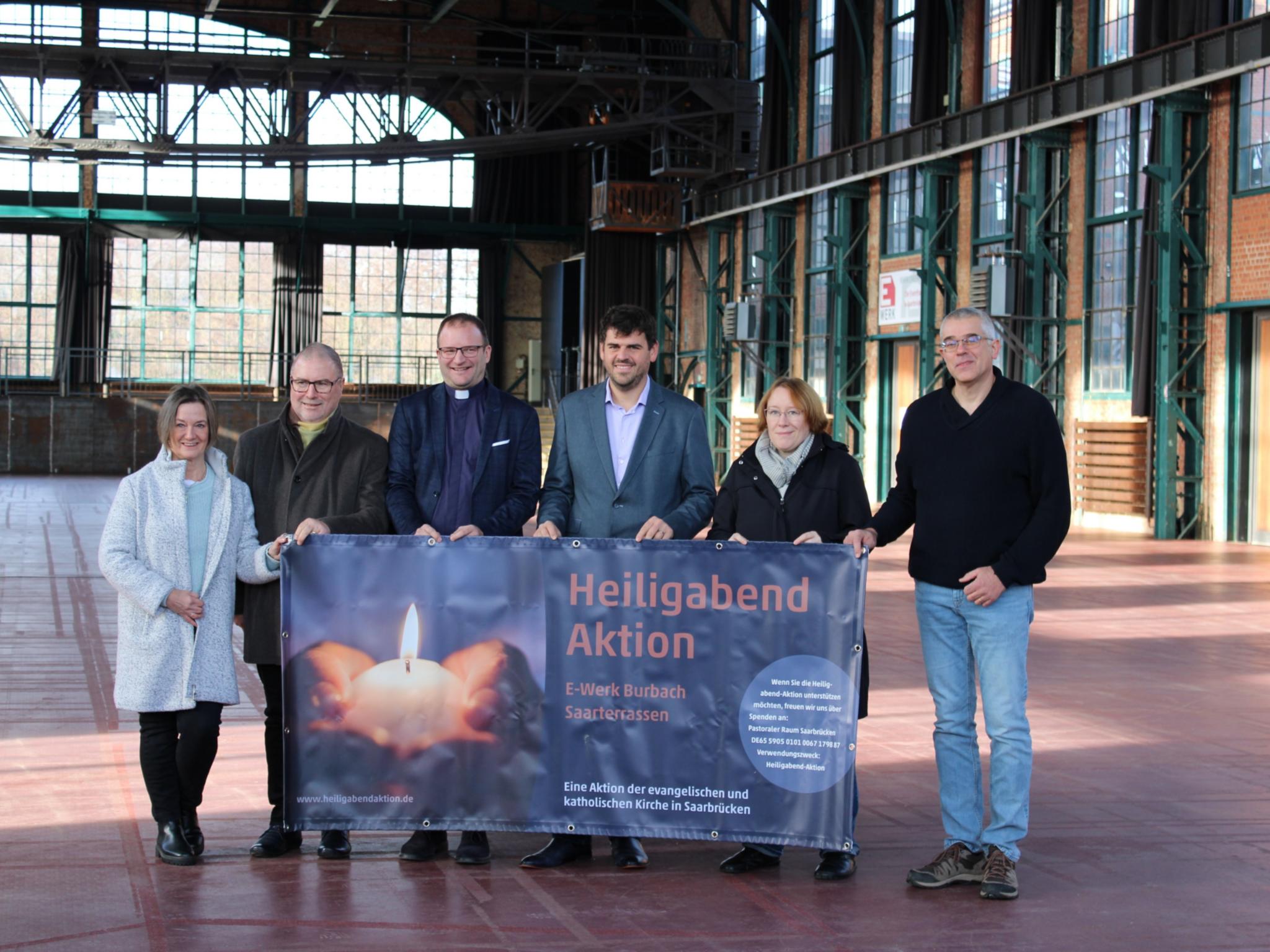 BU (v.l.): Alexandra Klein (Kirche der Jugend Saarbrücken), Superintendent Christian Weyer (Kirchenkreis Saar-West), Dekan Frank Kleinjohann, Christian Scherer Pastoralreferentin Tina Wagner, Pastoralreferent Lutwin Gilla (alle Leitungsteam Pastoraler Raum Saarbrücken) im E-Werk