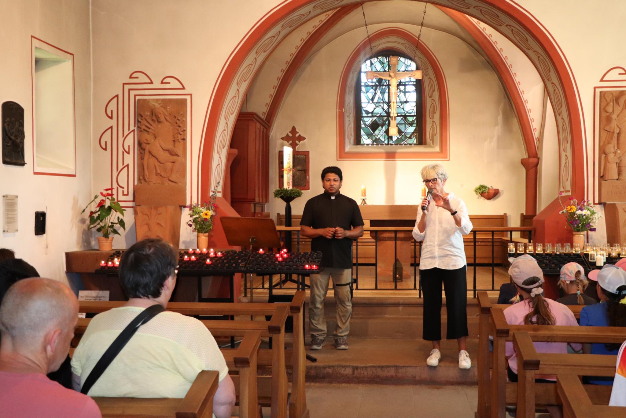 Rosemarie Müller und Viju Varikkat haben ein eigenes Hilfsprojekt gegründet - Waves of Hands