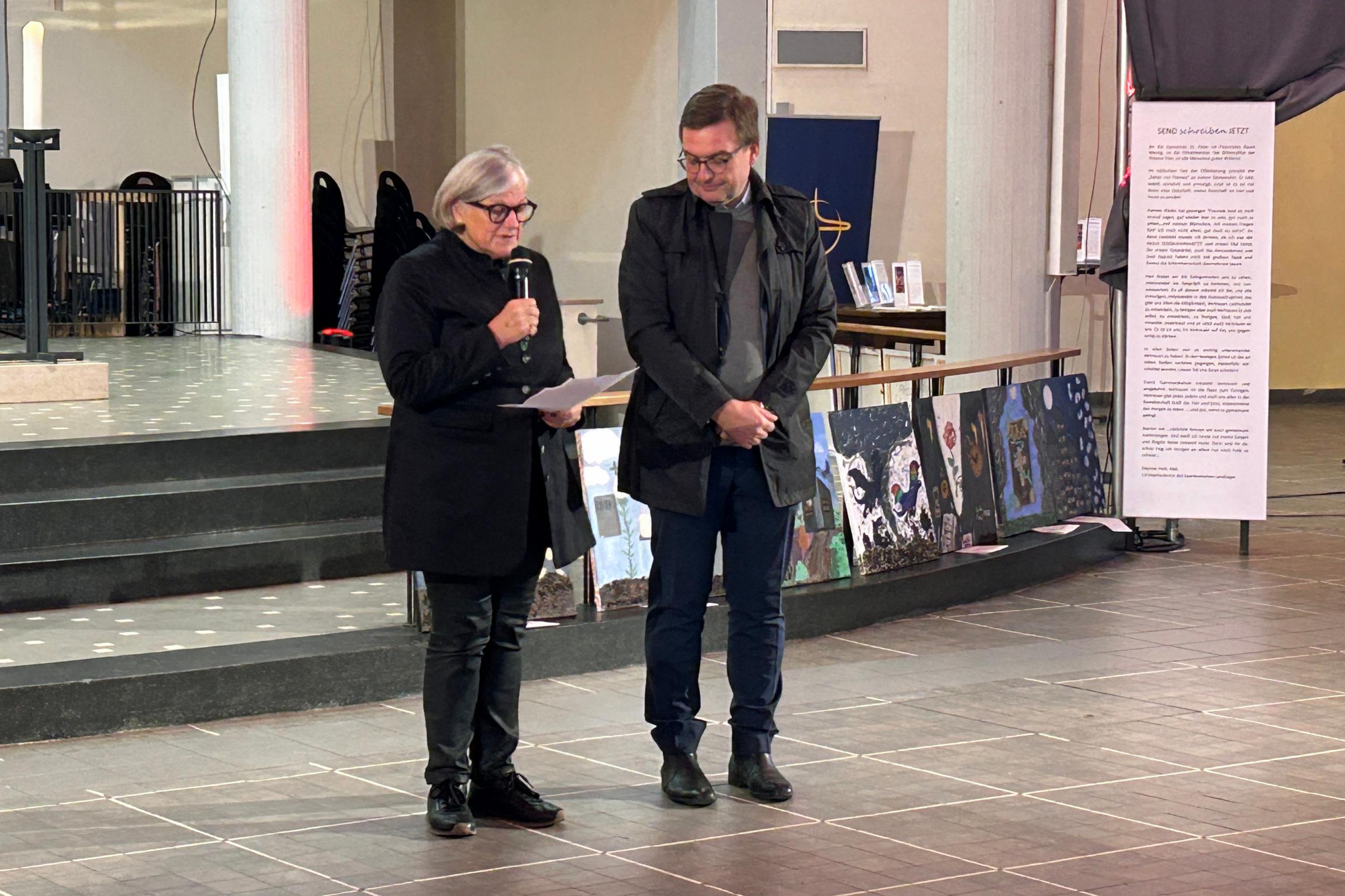 Schirmherrin Dagmar Heib und SR-Intendant Martin Grasmück lasen die von ihnen verfassten Sendschreiben vor.
