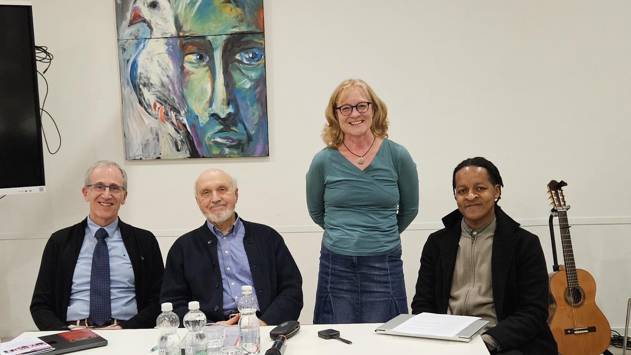 Pfarrer Thomas Bergholz, Pfarrer i.R. Otto Deutsch, KEB-Referentin Marion Latz und William Couttin (vlnr)erzählten von Beispielen aus der Versöhnungsarbeit.